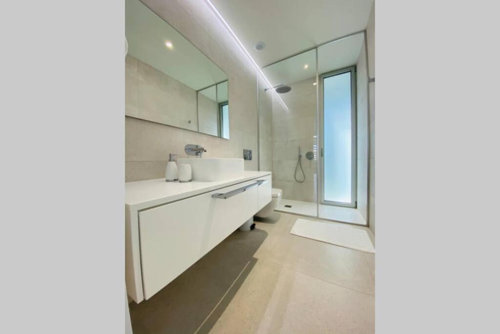 Luxury Villa - New Building With Panoramic Sea View أذيخي المظهر الخارجي الصورة