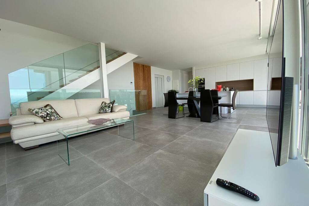Luxury Villa - New Building With Panoramic Sea View أذيخي المظهر الخارجي الصورة