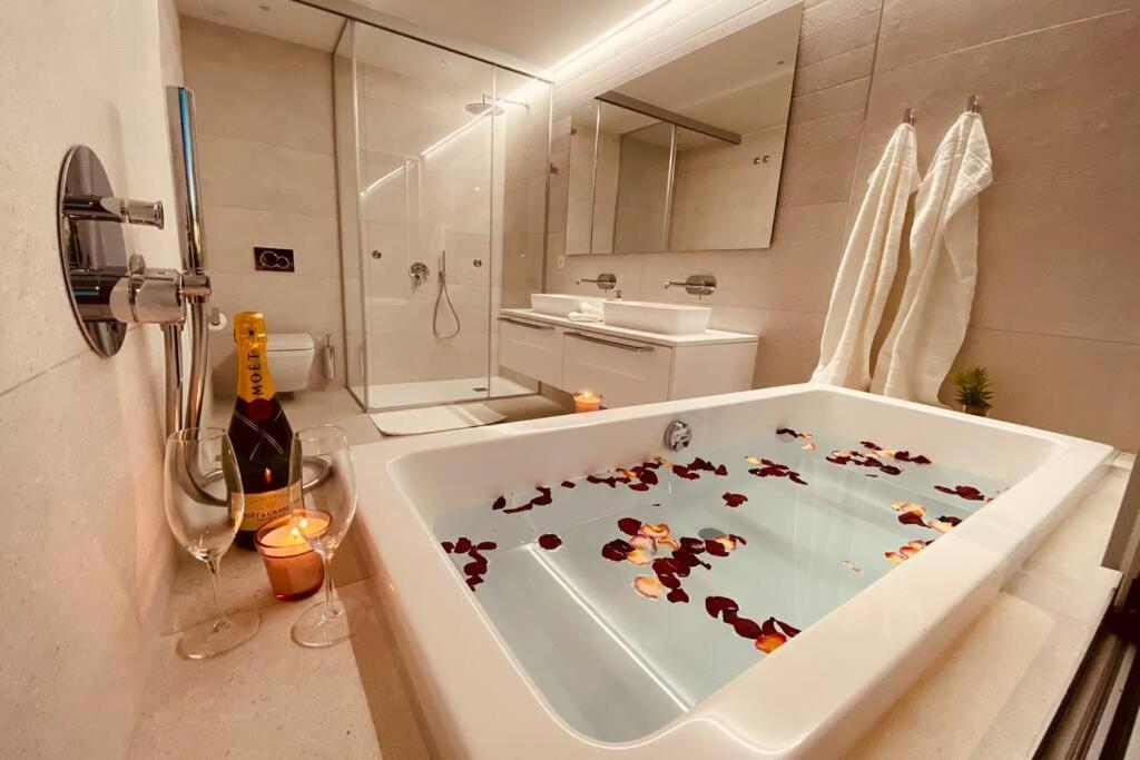 Luxury Villa - New Building With Panoramic Sea View أذيخي المظهر الخارجي الصورة